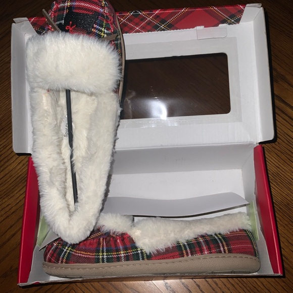 NEW-Out of the box.🗃️ Multicolor Slip on house shoes. - Picture 3 of 5